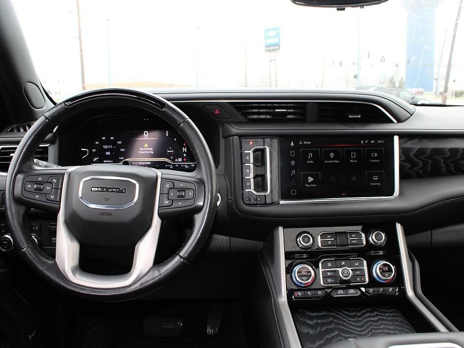 Used 2023 GMC Yukon XL Denali w/ Advanced Technology Package image 15