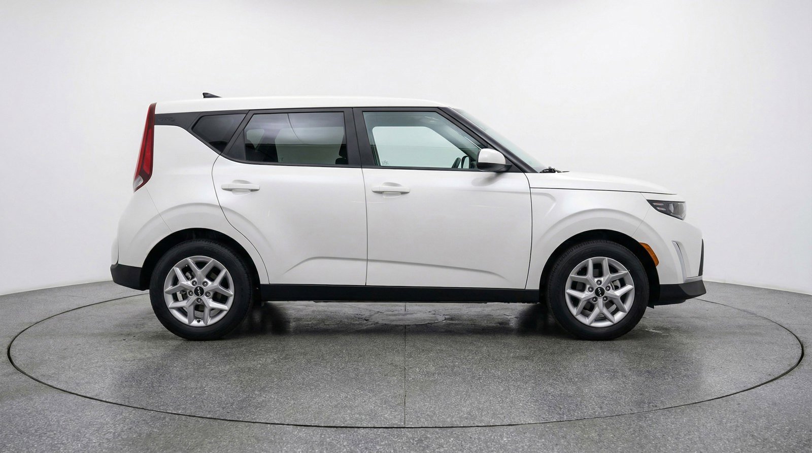 Used 2025 Kia Soul LX w/ LX Technology Package FWD image 8