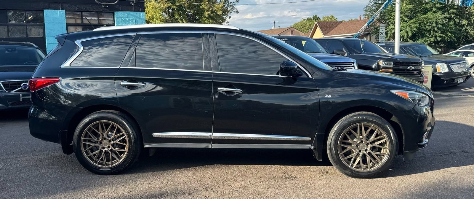 Used 2015 INFINITI QX60 Luxe w/ Deluxe Touring Package AWD/4WD image 2