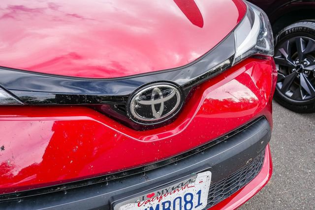 Used 2021 Toyota C-HR Limited image 4