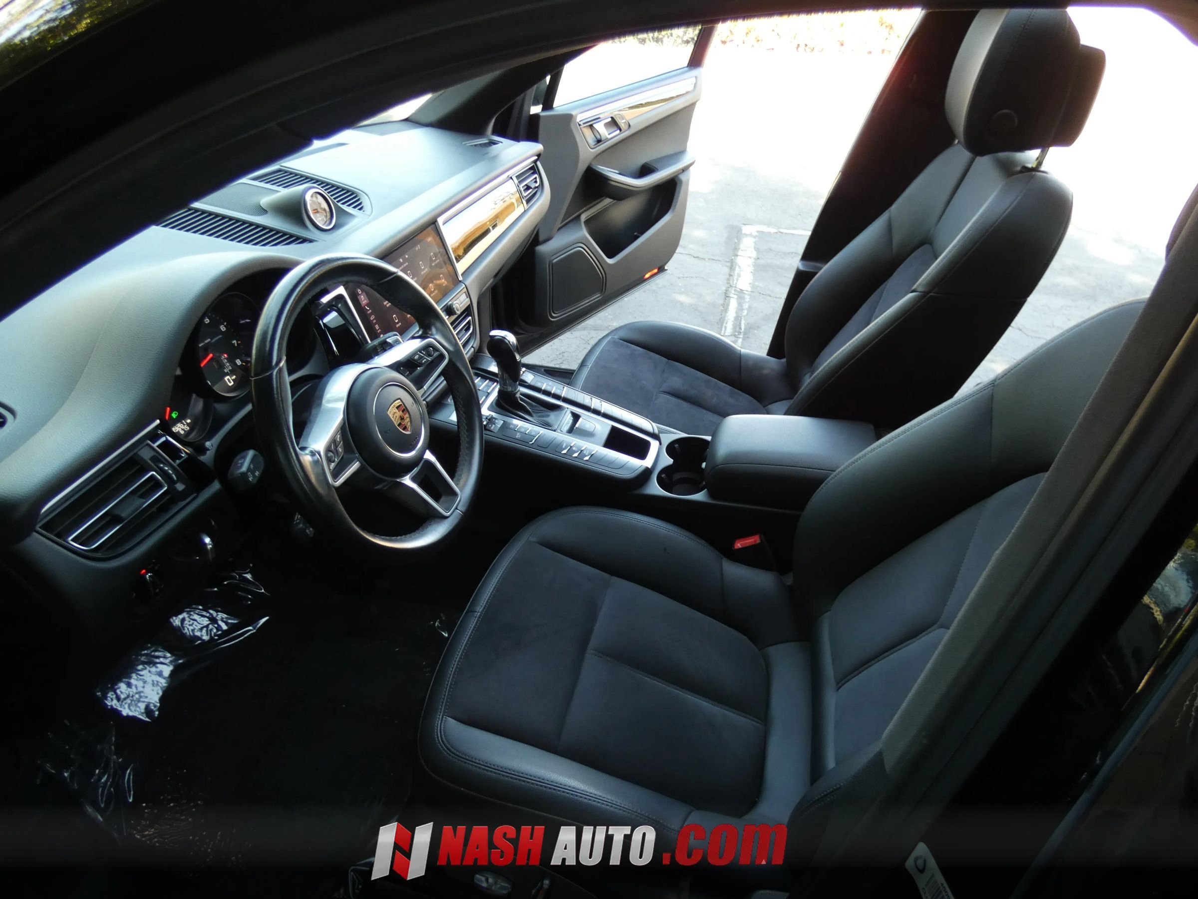 Used 2020 Porsche Macan AWD/4WD image 47