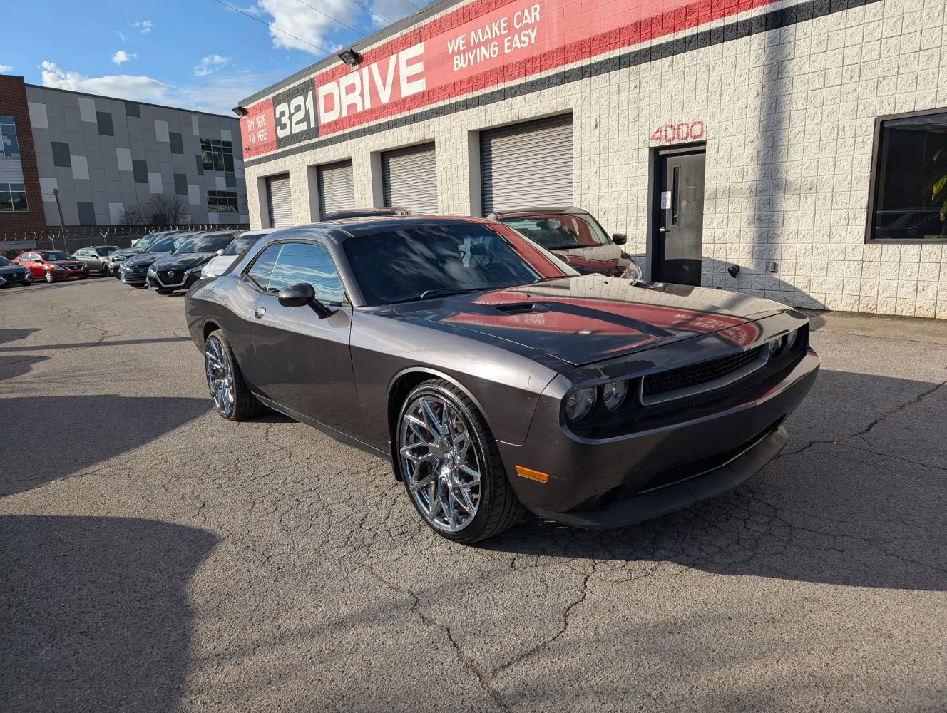 Used 2014 Dodge Challenger SXT image 5