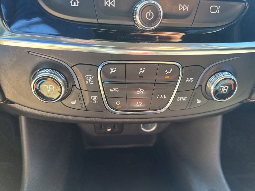 Used 2020 Chevrolet Traverse LT image 6