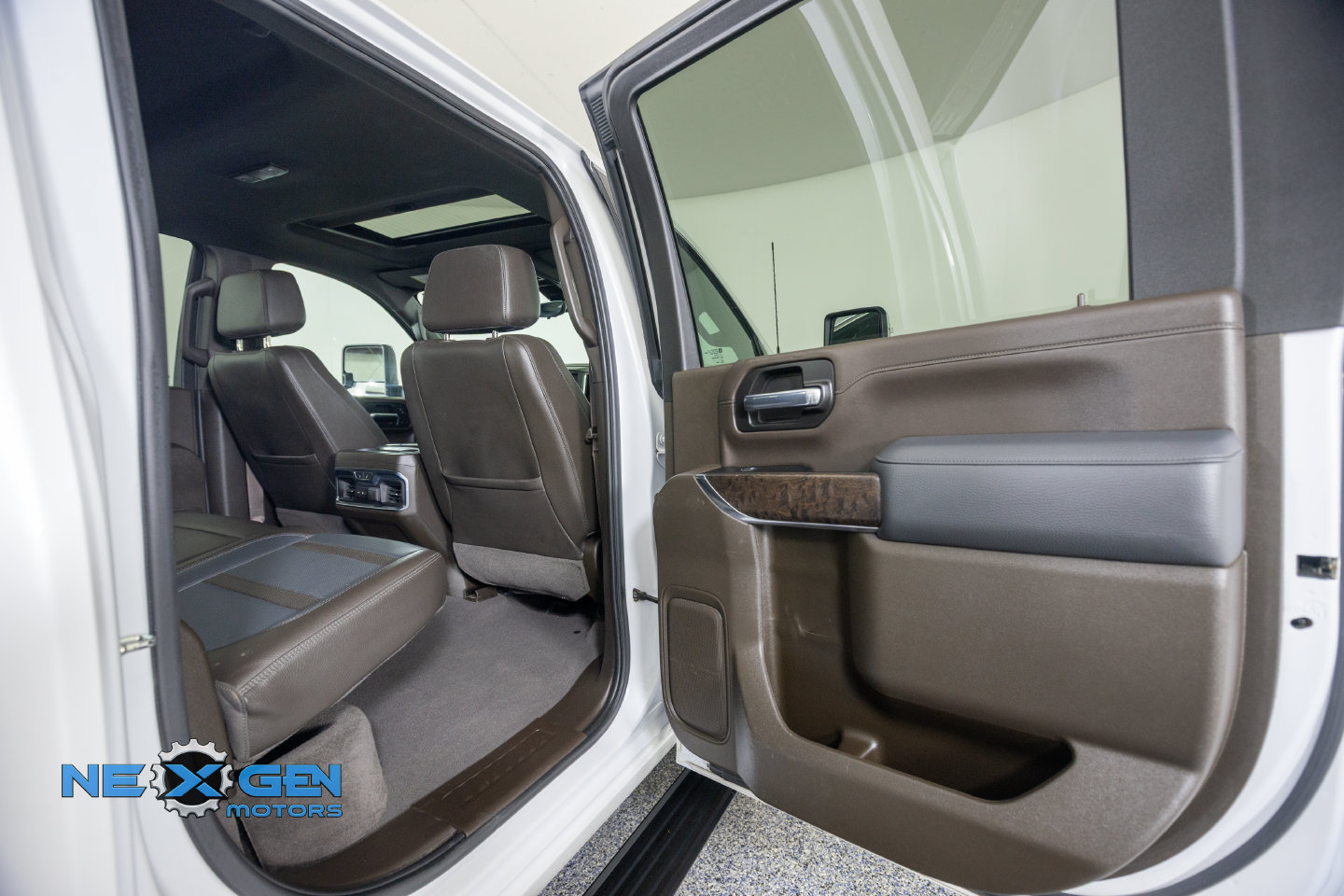 Used 2023 GMC Sierra 2500 Denali w/ Denali Ultimate Package AWD/4WD image 37