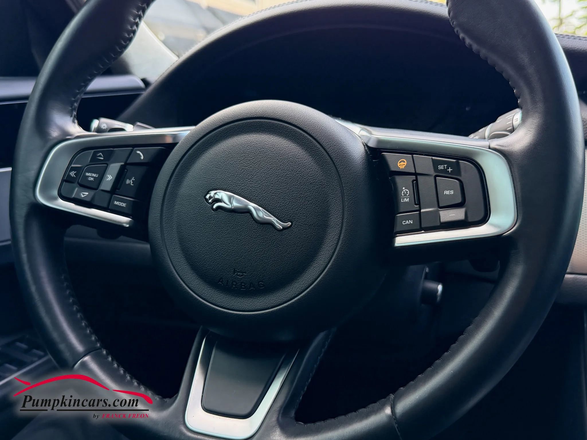 Used 2020 Jaguar XF Prestige image 33