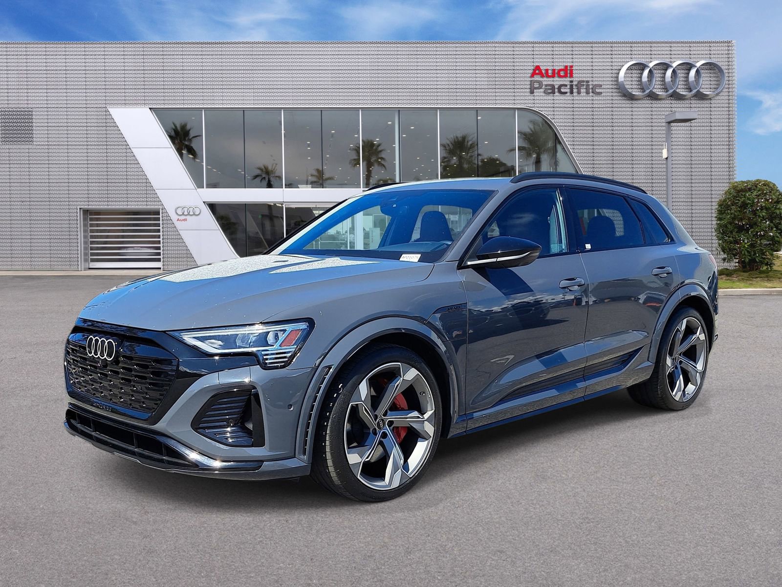 Used 2024 Audi SQ8 e-tron Premium Plus w/ Black Optic Package image 1