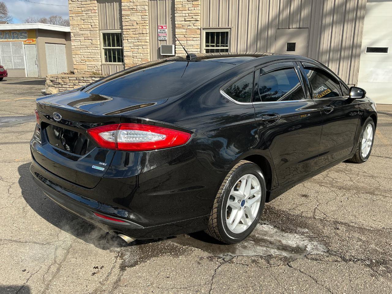 Used 2014 Ford Fusion SE image 3