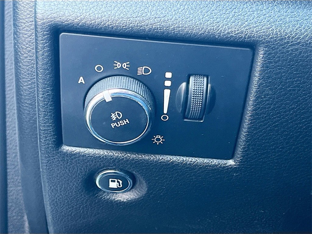 Used 2021 Jeep Grand Cherokee Laredo image 10