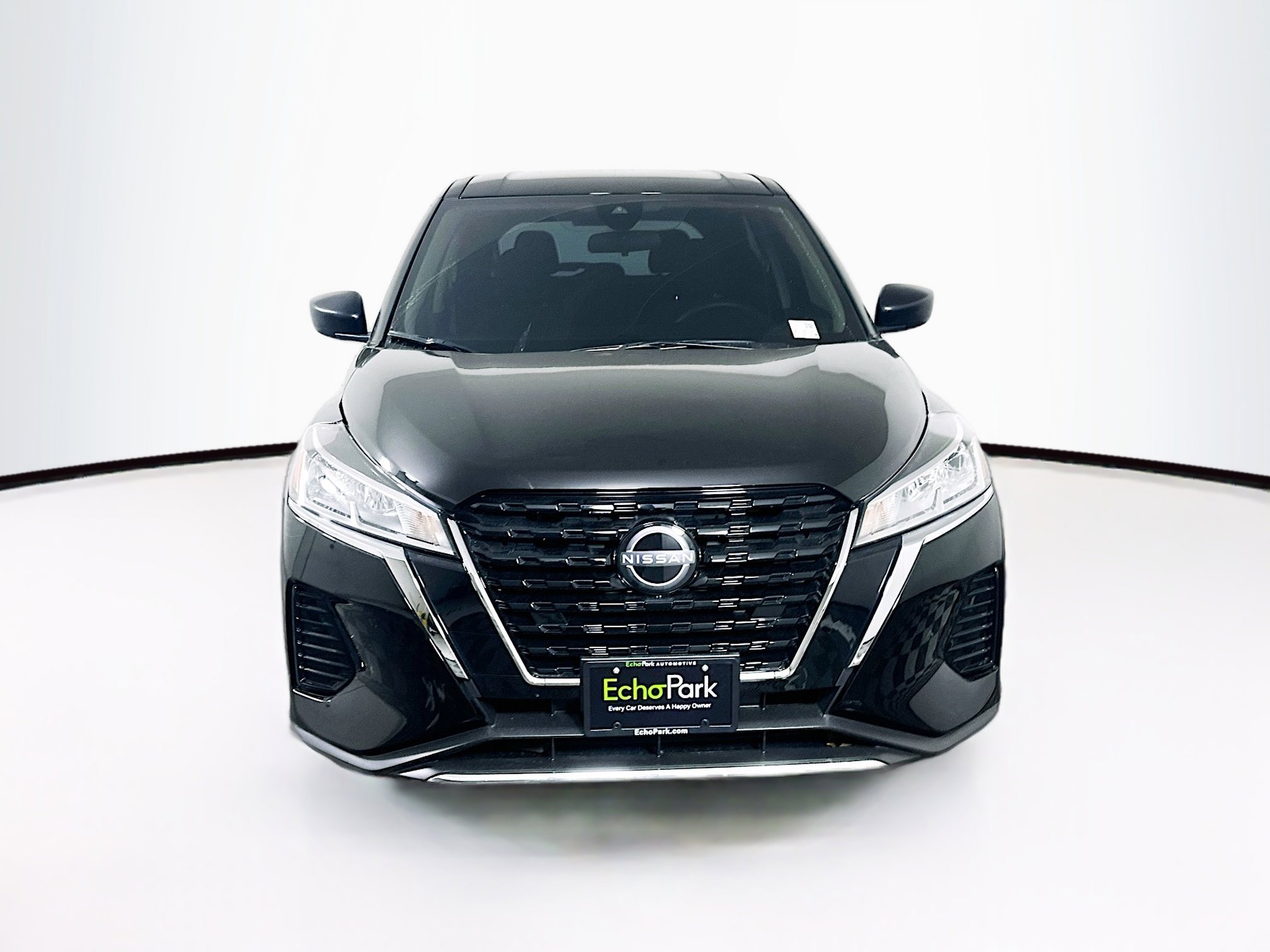 Used 2024 Nissan Kicks S image 2