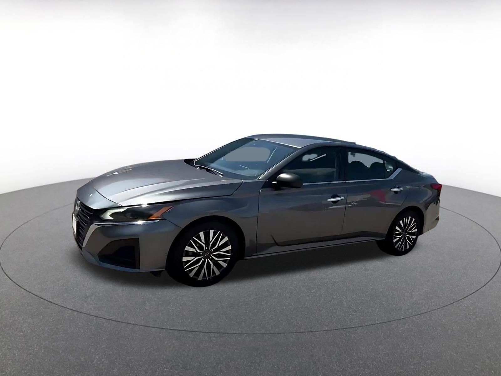 Used 2025 Nissan Altima 2.5 SV FWD image 8