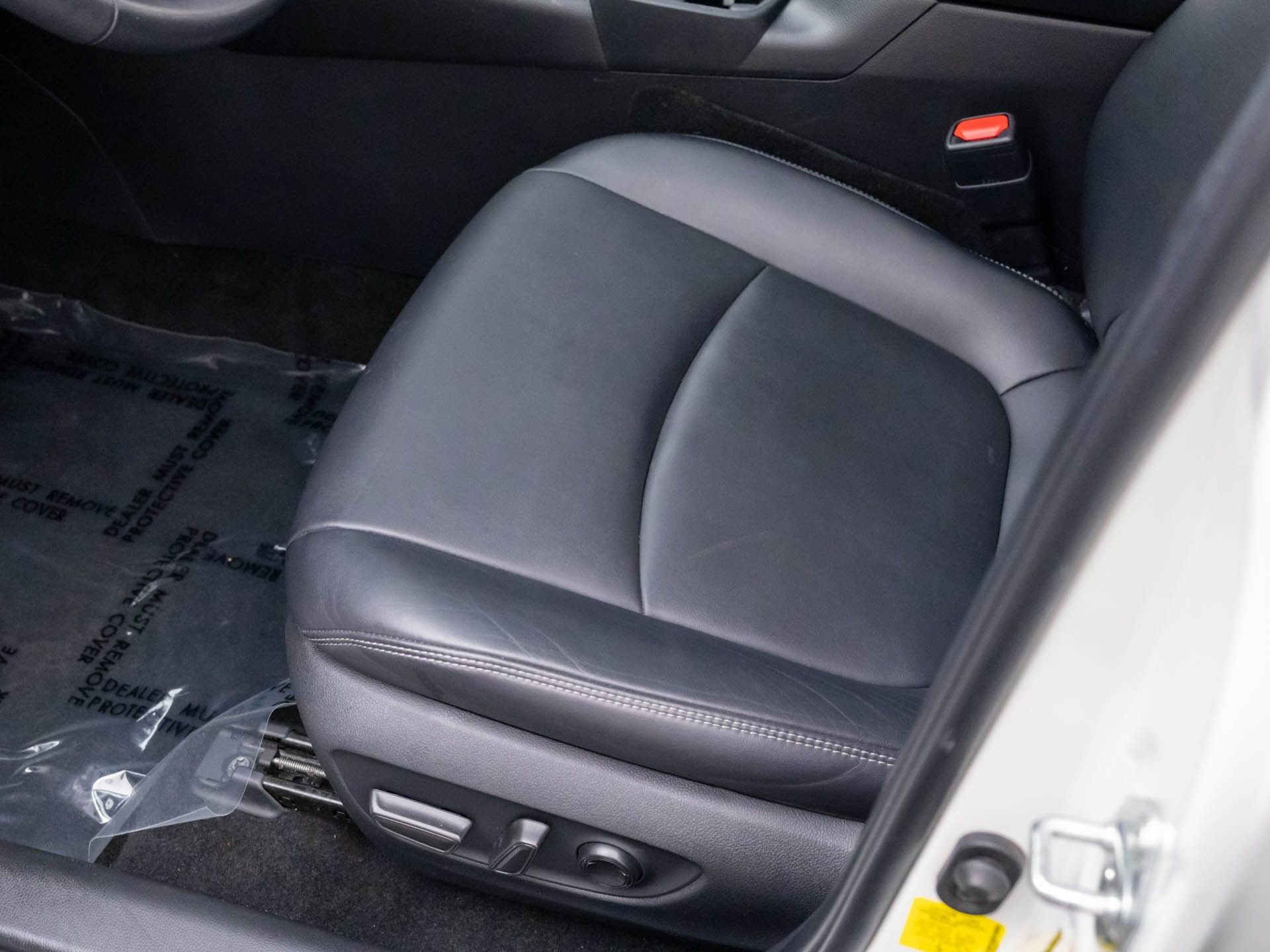 Used 2022 Toyota RAV4 XLE Premium AWD/4WD image 16