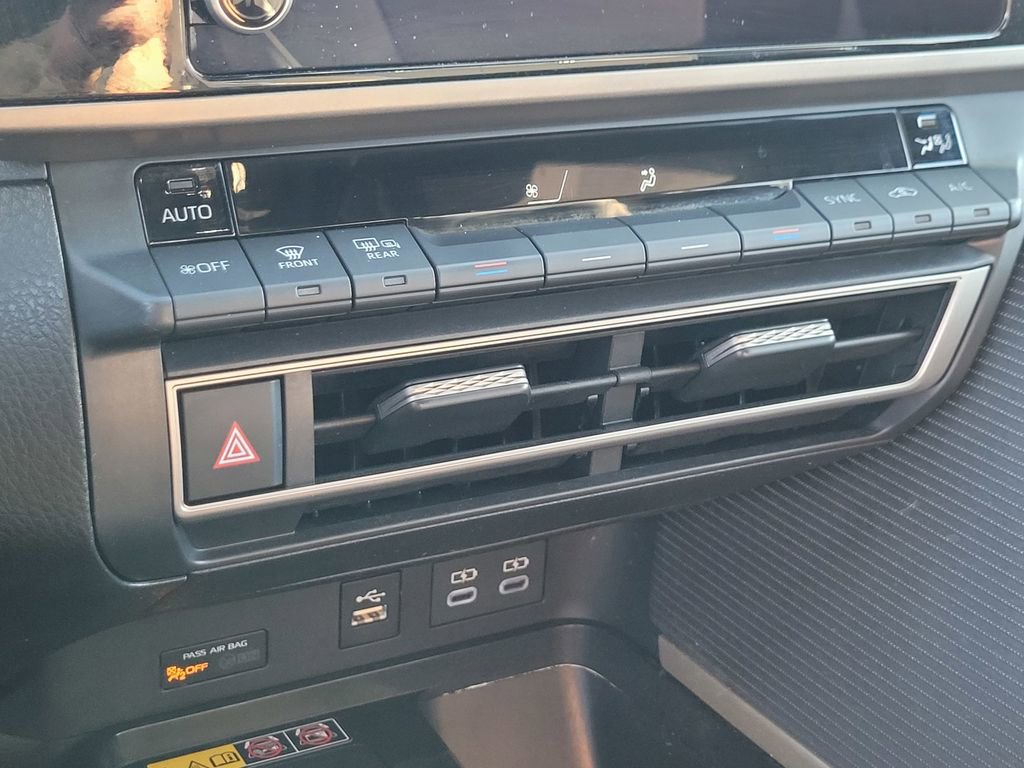 Used 2025 Toyota Camry SE image 18