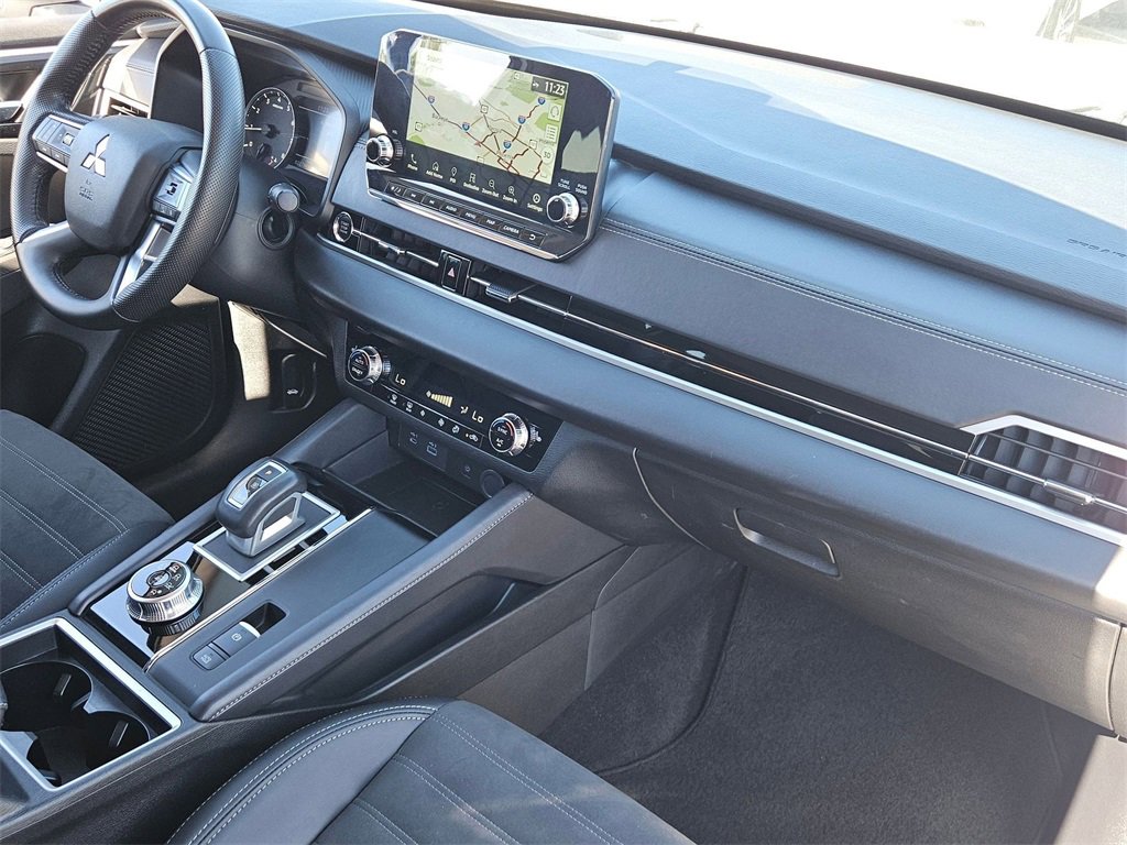 Used 2024 Mitsubishi Outlander SE Black Edition image 29