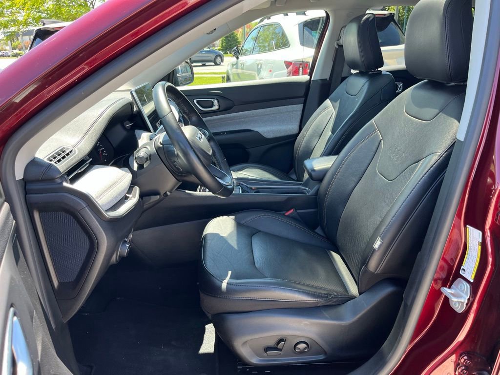 Used 2022 Jeep Compass Latitude w/ Sun and Sound Group AWD/4WD image 13
