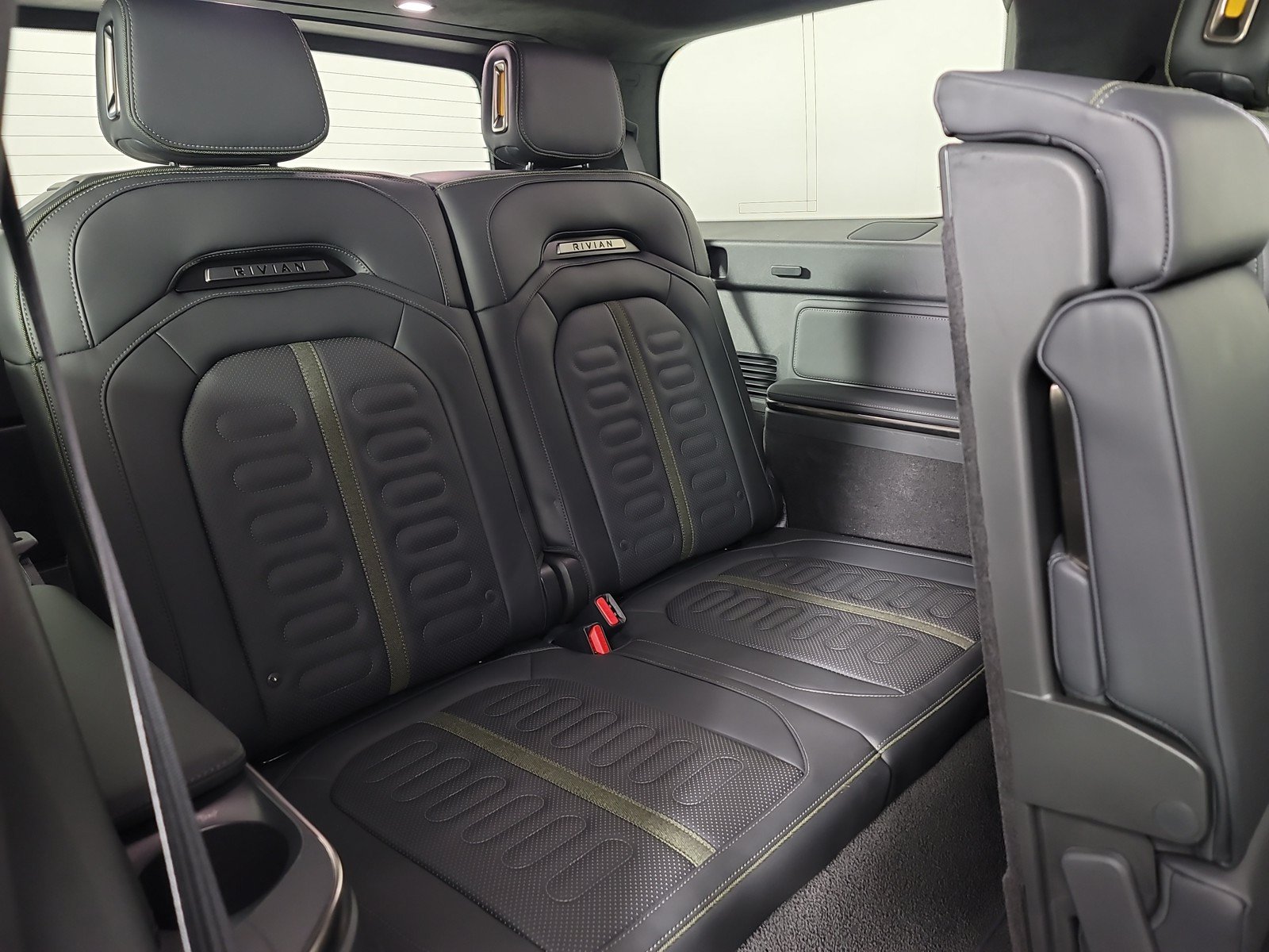 Used 2024 Rivian R1S Adventure AWD/4WD image 25
