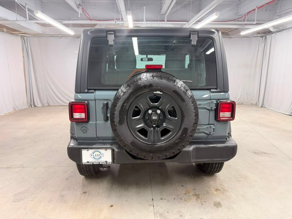 Used 2025 Jeep Wrangler Sport AWD/4WD image 12