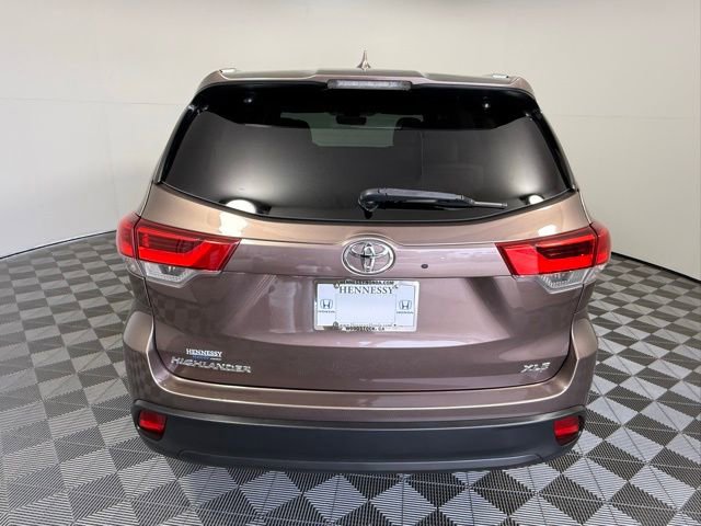 Used 2019 Toyota Highlander XLE FWD image 5
