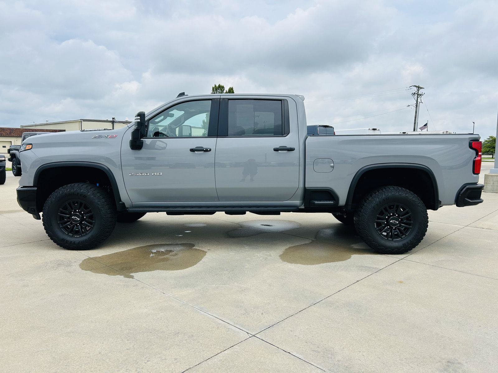 Used 2025 Chevrolet Silverado 2500 ZR2 w/ Technology Package AWD/4WD image 41