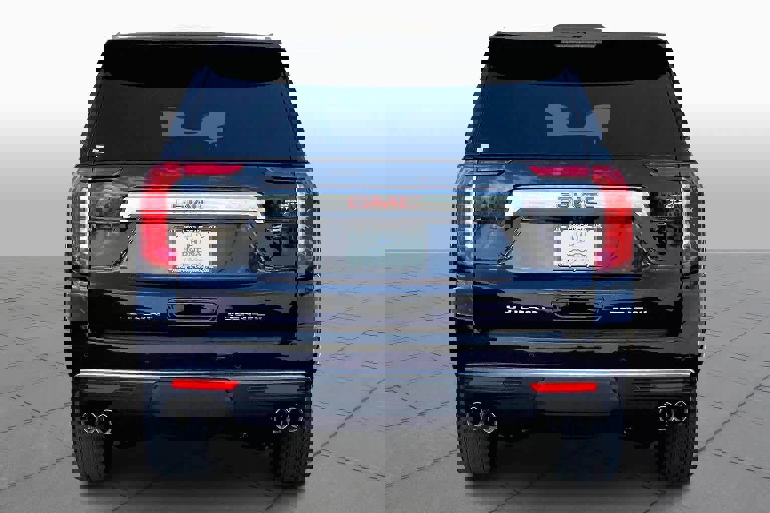 Used 2023 GMC Yukon XL Denali w/ Denali Reserve Package image 8