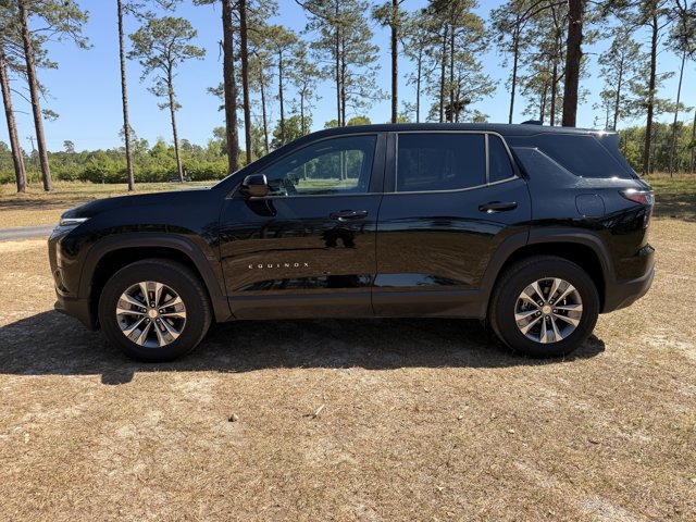 Used 2025 Chevrolet Equinox LT image 2