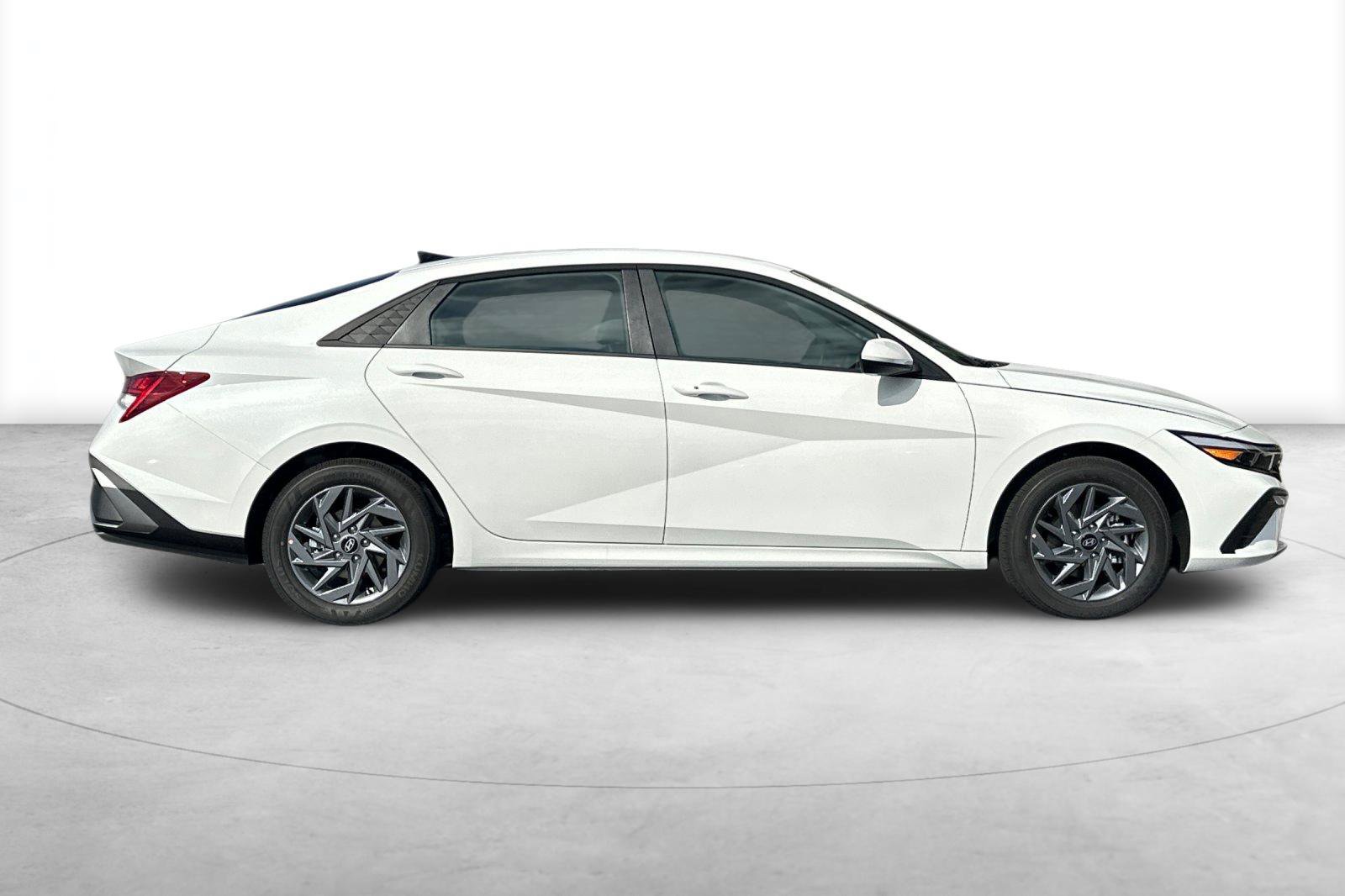 New 2026 Hyundai Elantra Hybrid FWD image 7