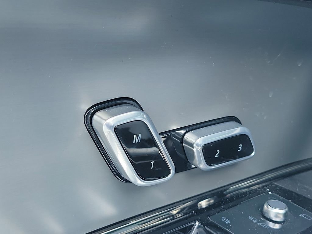 Used 2025 Land Rover Range Rover Sport SE AWD/4WD image 27