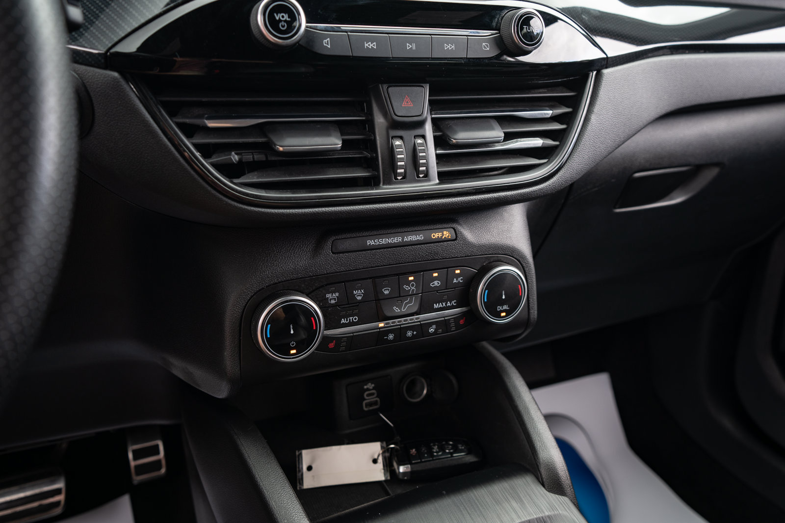 Used 2024 Ford Escape ST-Line w/ Cold Weather Package FWD image 25