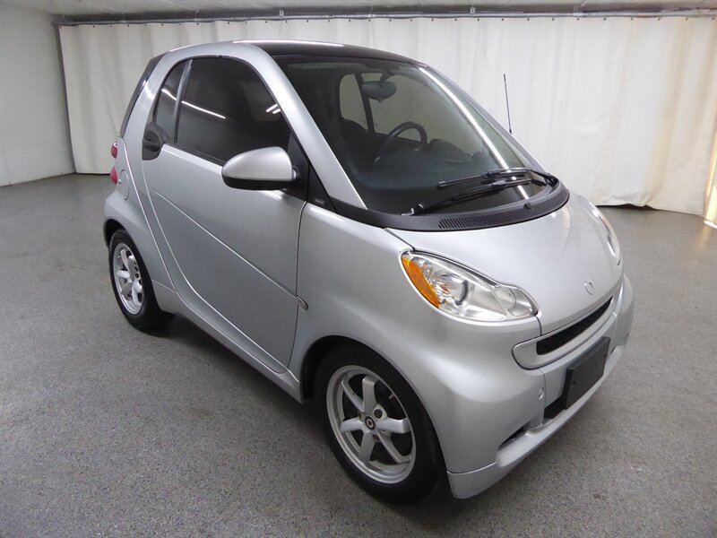 Used 2011 smart fortwo pure RWD image 1
