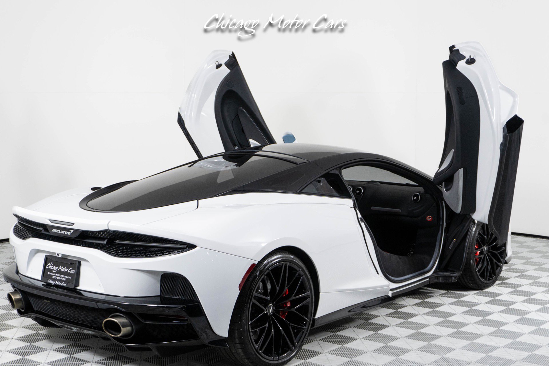 Used 2023 McLaren GT RWD image 31
