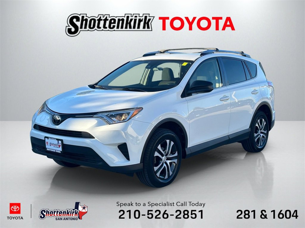 Used 2018 Toyota RAV4 LE image 1