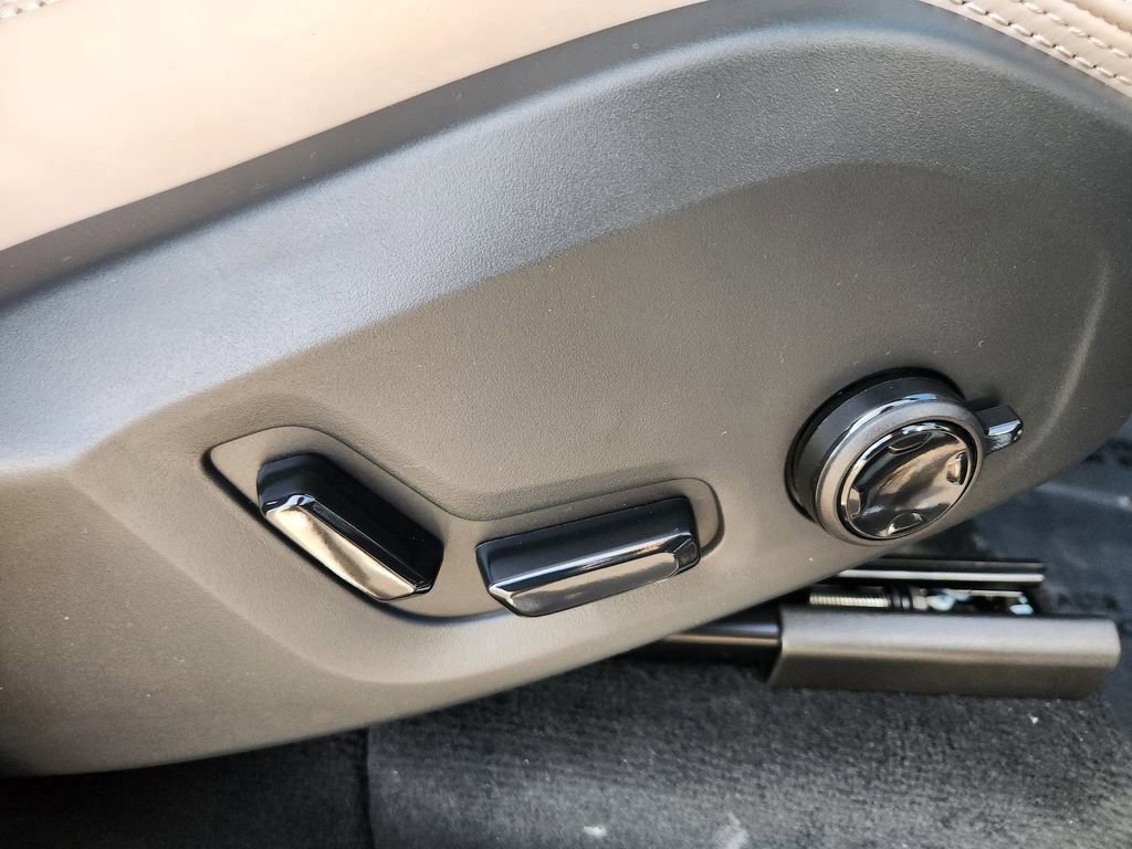 New 2026 Volvo XC90 B6 Ultra w/ Lounge Package image 21