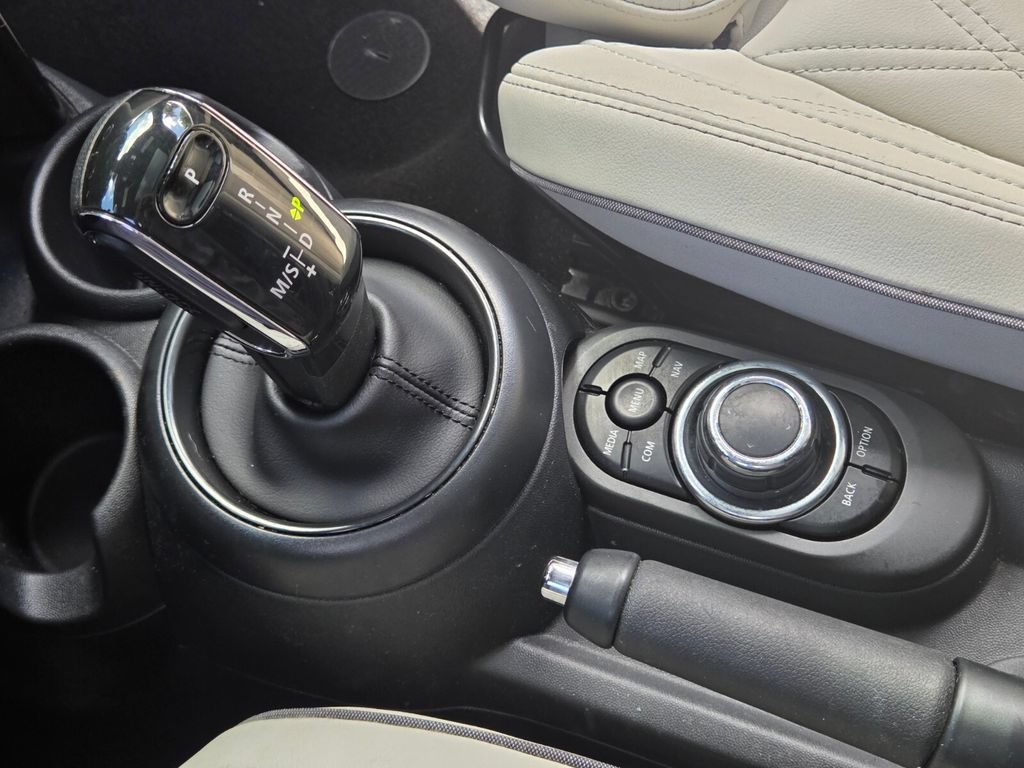 Used 2024 MINI Cooper S w/ Signature Upholstery Package FWD image 29