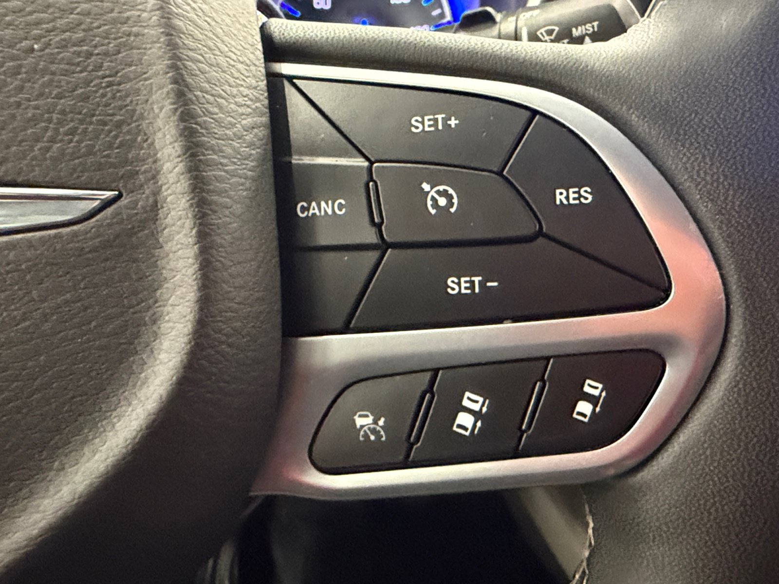 Used 2024 Chrysler Pacifica Touring-L FWD image 37