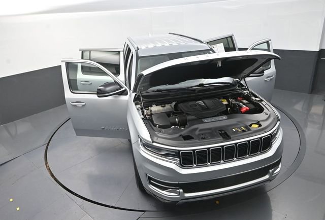 Used 2023 Jeep Wagoneer L Series III w/ Preferred Equipment Group image 31