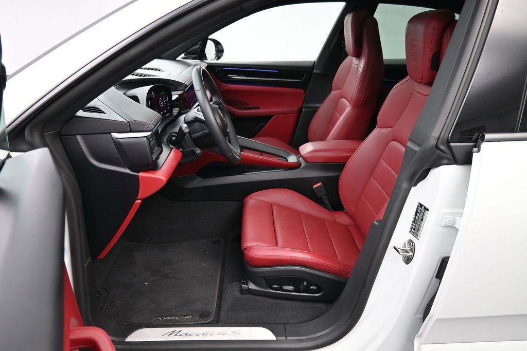 Certified 2025 Porsche Macan 4S Electric AWD/4WD image 10