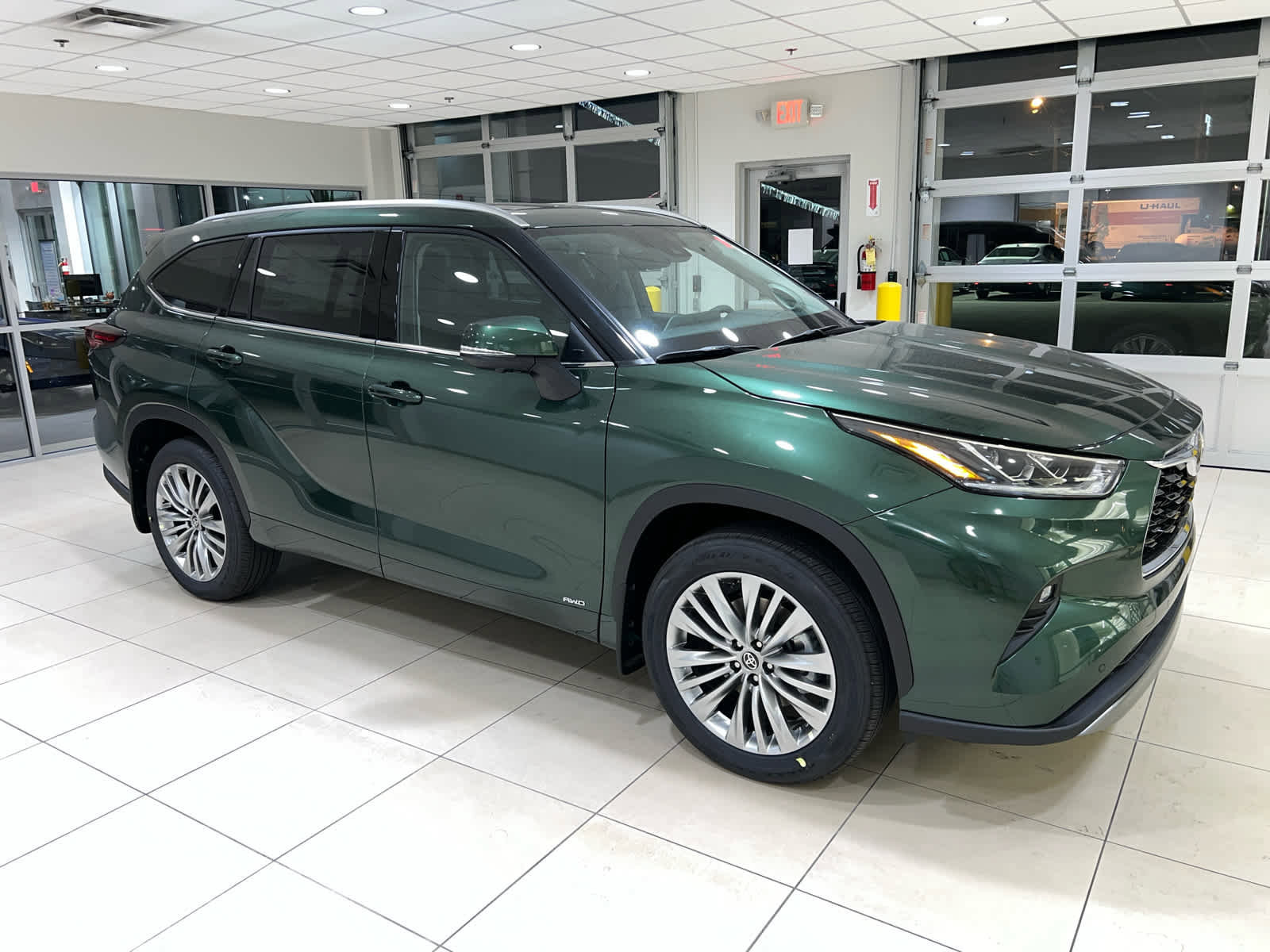 New 2025 Toyota Highlander Platinum image 1