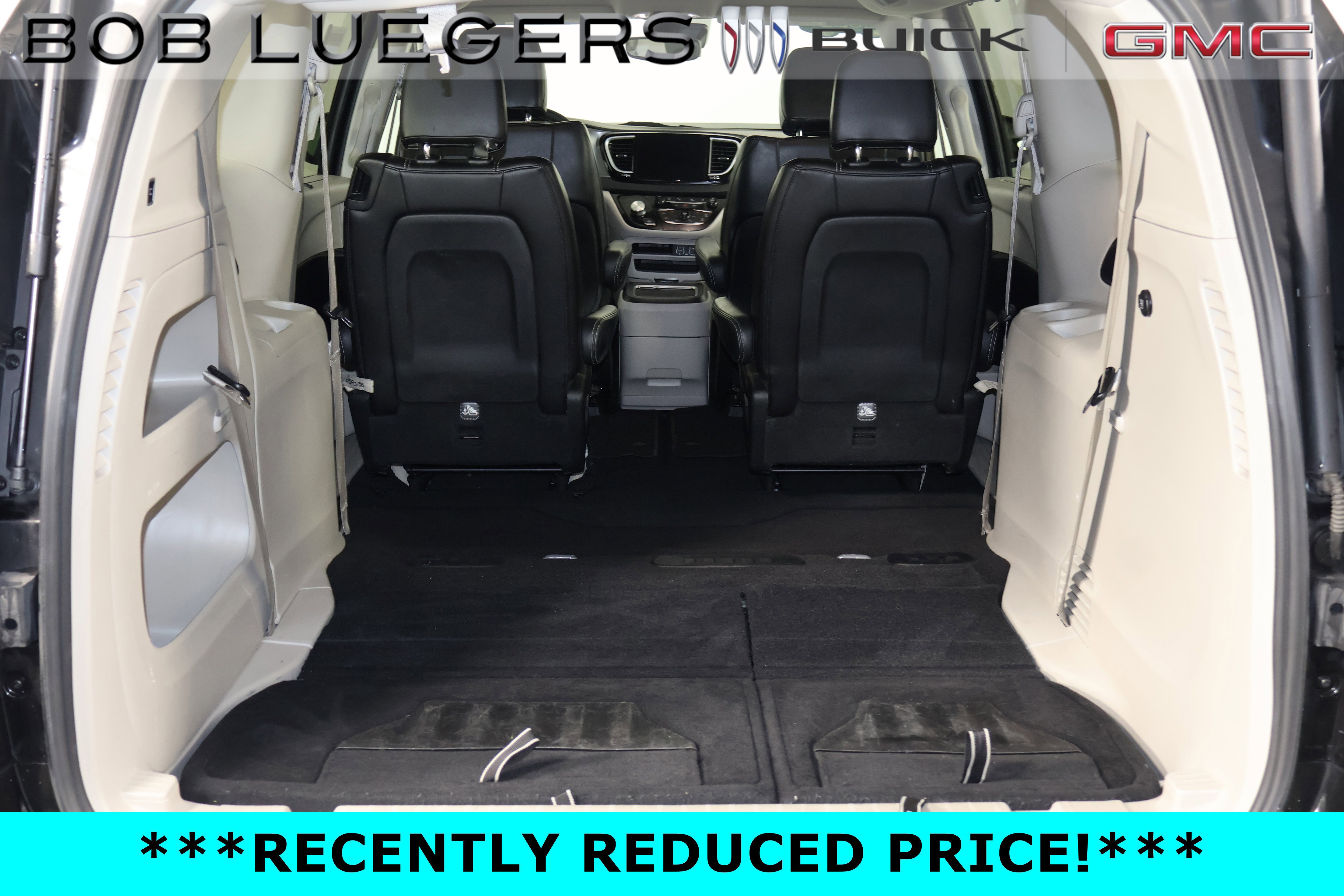 Used 2023 Chrysler Pacifica Touring-L FWD image 19