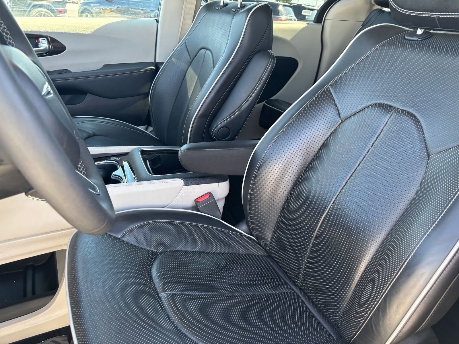 Used 2024 Chrysler Pacifica Limited image 22