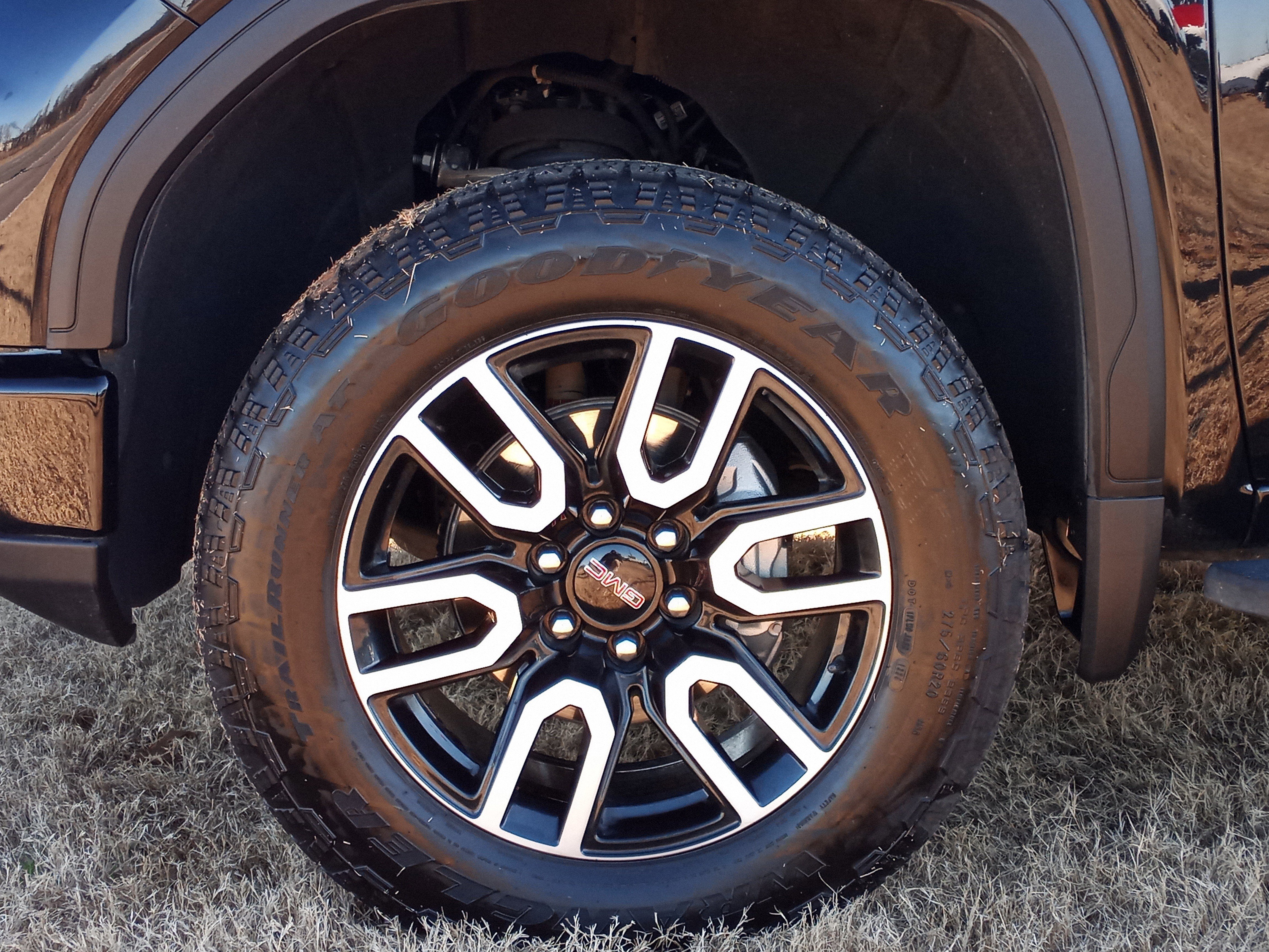 Used 2024 GMC Sierra 1500 AT4 w/ Technology Package image 10