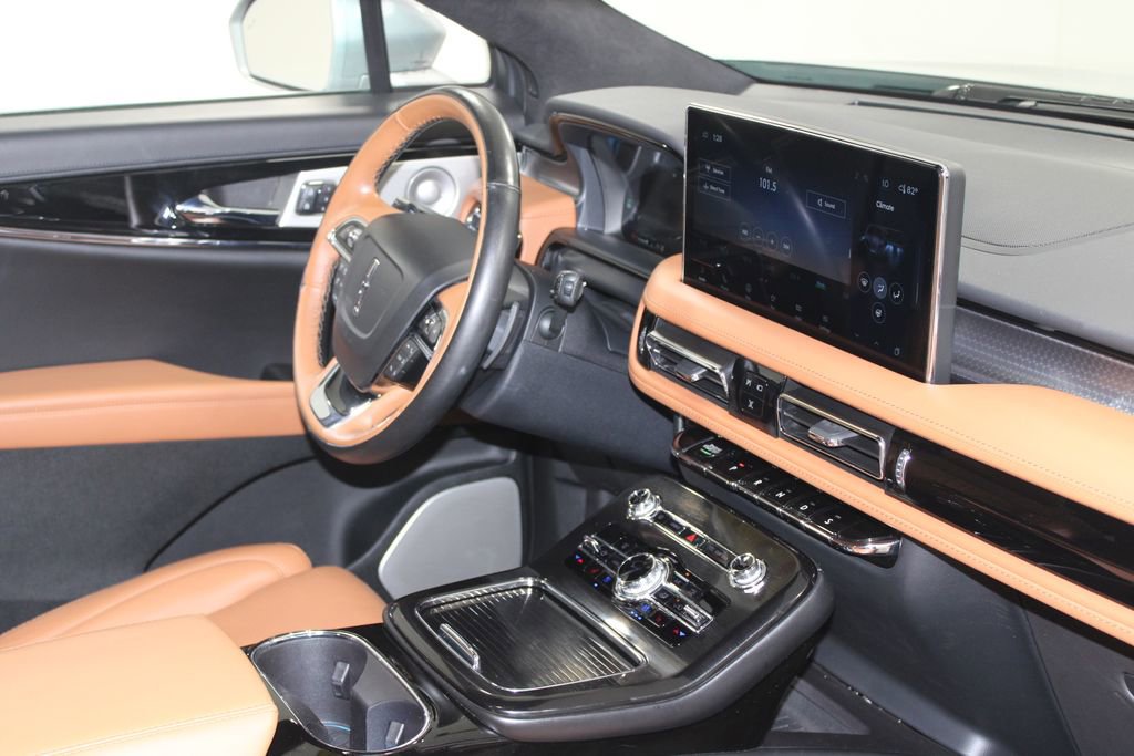 Used 2023 Lincoln Nautilus Black Label AWD/4WD image 32