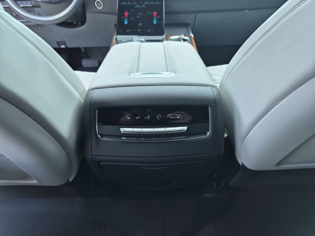 Certified 2026 Cadillac Escalade Platinum Sport w/ LPO, Floor Liner Package AWD/4WD image 39