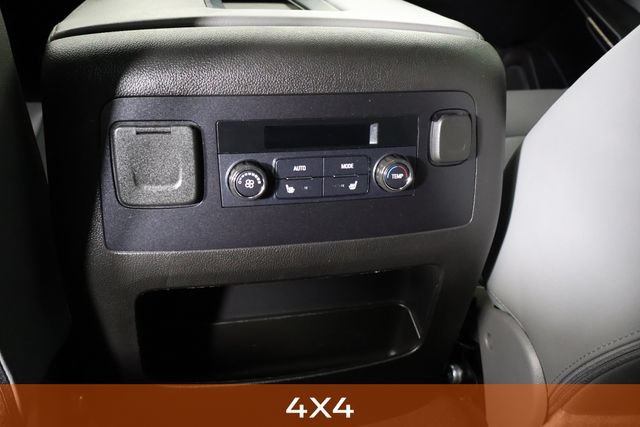 Used 2019 Chevrolet Tahoe LT w/ Luxury Package AWD/4WD image 18
