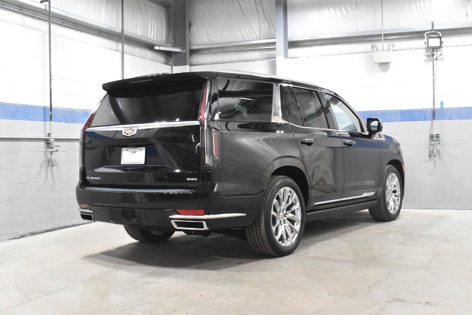 Certified 2023 Cadillac Escalade Premium Luxury Platinum w/ LPO, Floor Liner Package AWD/4WD image 27
