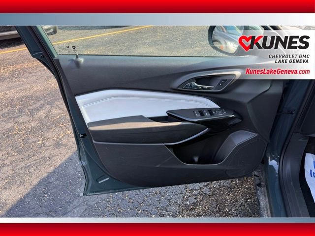 Used 2025 Chevrolet Trax LT FWD image 15
