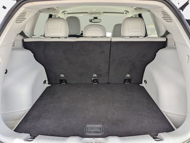 Used 2018 Jeep Compass Latitude w/ Popular Equipment Group FWD image 12