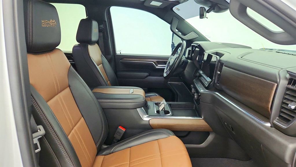 Used 2024 Chevrolet Silverado 2500 High Country w/ High Country Premium Package AWD/4WD image 24