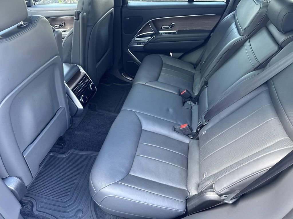 Certified 2023 Land Rover Range Rover SE AWD/4WD image 16