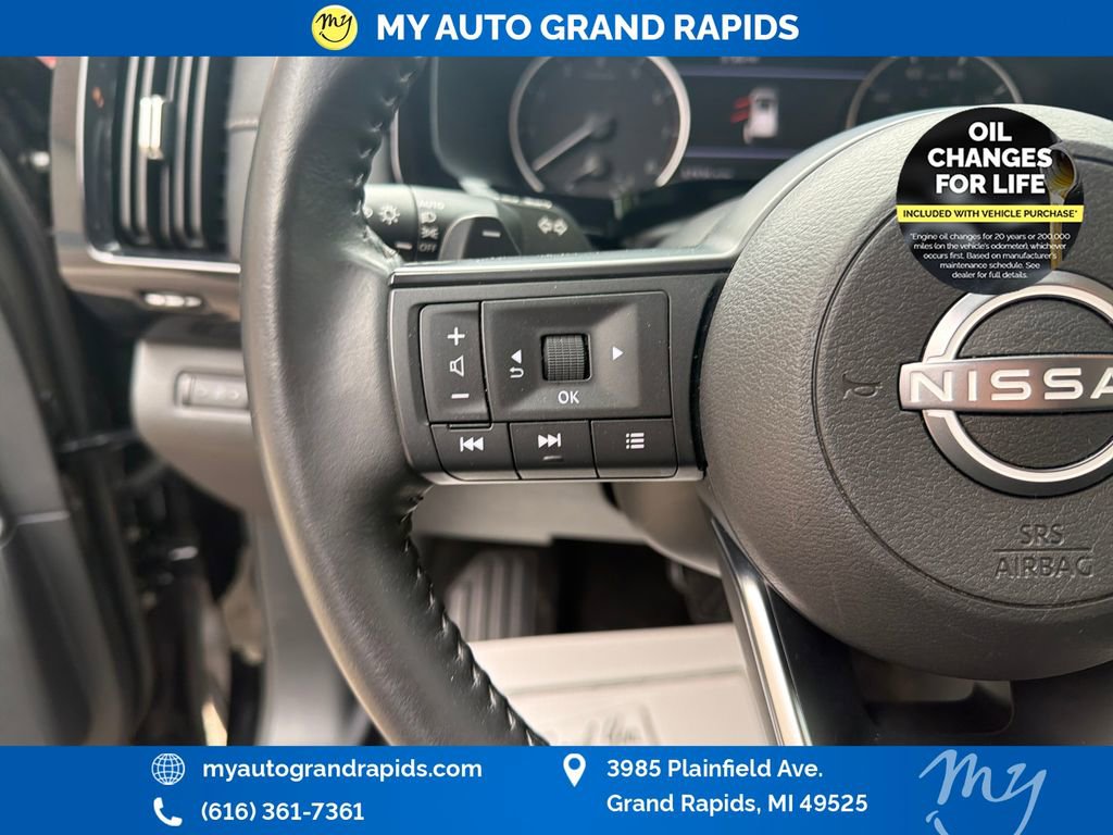 Used 2025 Nissan Pathfinder SV AWD/4WD image 15