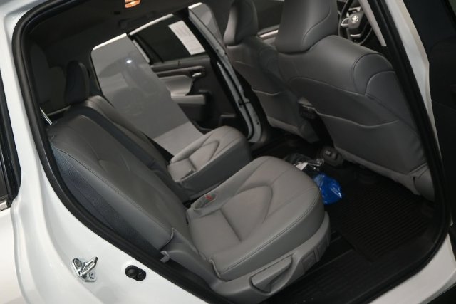 Used 2026 Toyota Highlander Limited AWD/4WD image 16