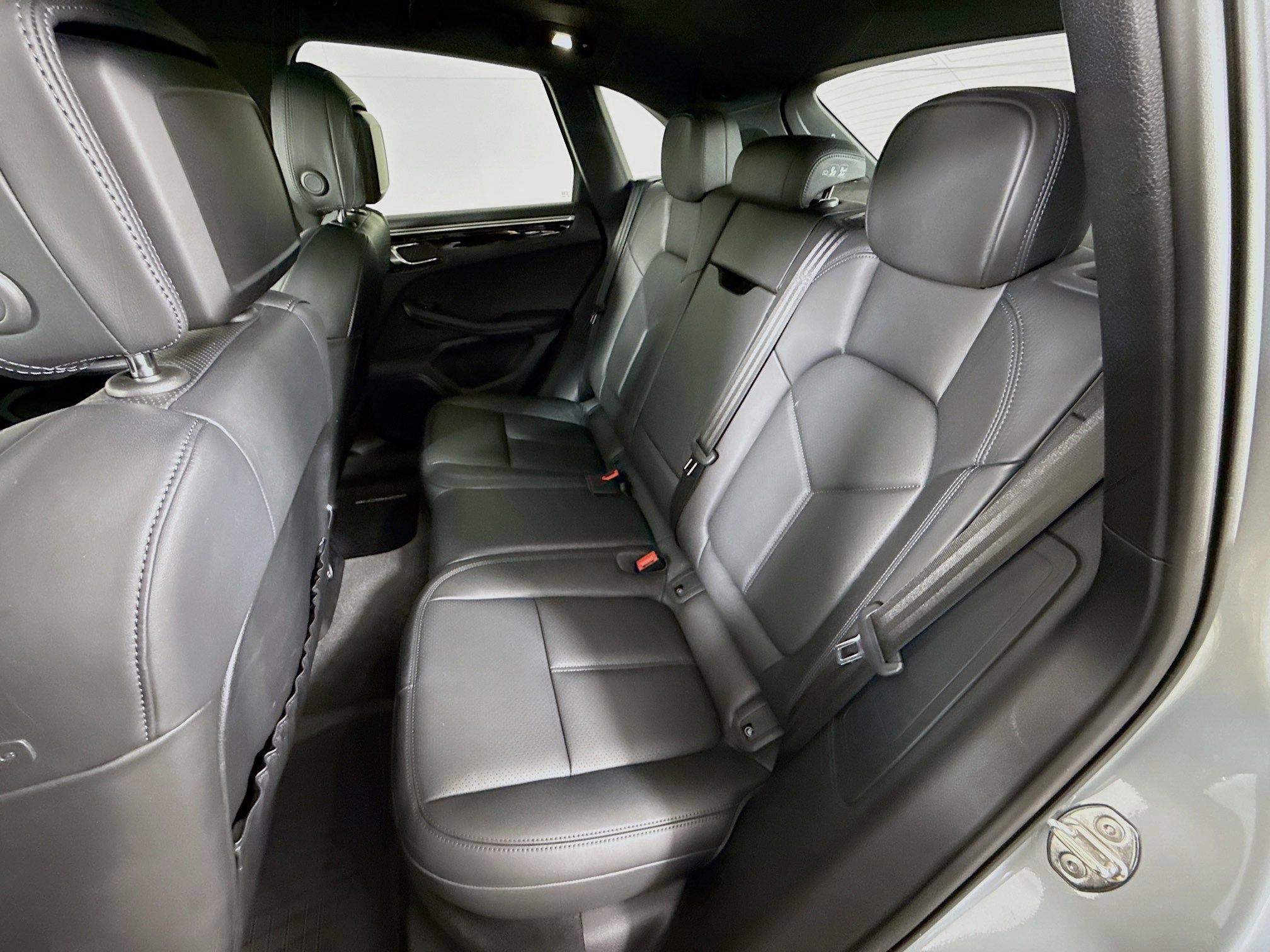 Used 2023 Porsche Macan S image 21